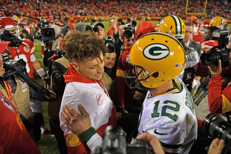 Chiefs star Patrick Mahomes' 7-word reaction to Aaron Rodgers' MNF injury