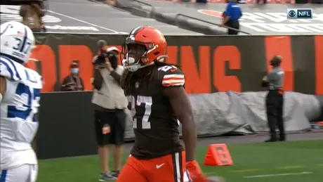 Kareem Hunt Shows Love to Nick Chubb With Pregame Outfit in 2023