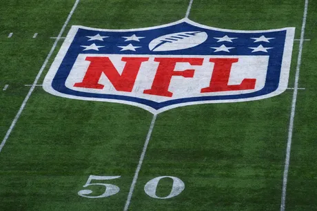 NFL artificial turf vs. grass debate: League, NFLPA spar about stadium  playing surfaces after Aaron Rodgers injury