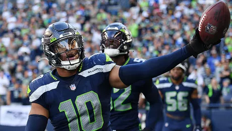 Seahawks, Uchenna Nwosu agree on a 3-year extension worth up to $59 million