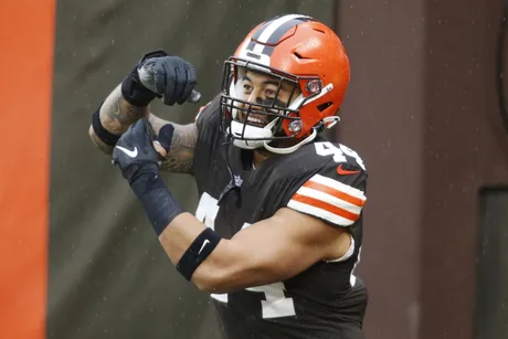 Myles Garrett, Browns' defense devour Titans, 27-3 – News-Herald