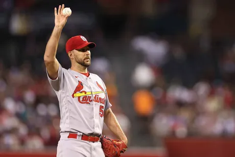 Adam Wainwright finally earns his 199th victory, and Cardinals top