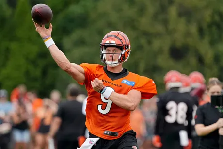 Joe Burrow, White Bengal Uniform.  Bengals cheerleaders, Bengals