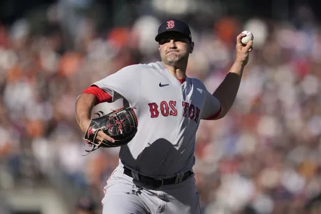 Marlins acquire reliever Matt Barnes in trade with Red Sox