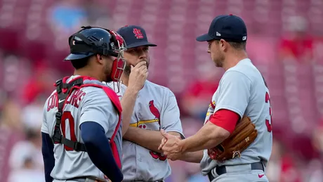 Donaldson 3-run homer sparks Brewers over Cardinals 8-2 as NL