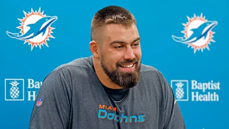 Miami Dolphins release tight end Eric Saubert with injury settlement - The  Phinsider