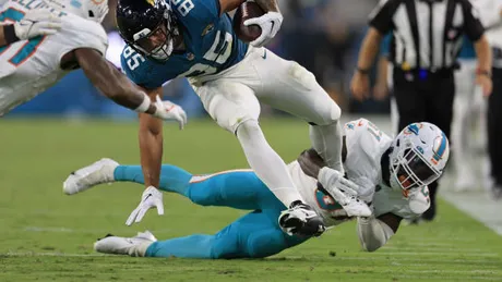 Miami Dolphins release tight end Eric Saubert with injury settlement - The  Phinsider