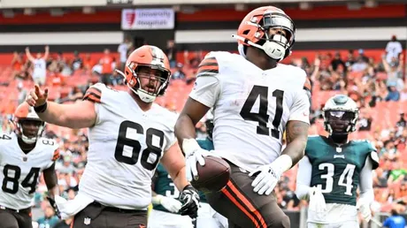 Browns aim to end two inglorious streaks when they meet Steelers