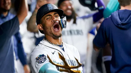 Mariners continue to let the good vibes roll, dance to a 7-0 win