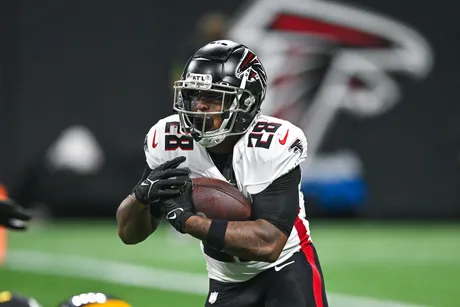 PFF grades: Andre Smith, Frank Ginda lead Falcons in finale - BVM Sports