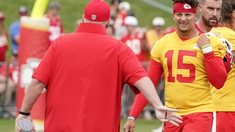 Chiefs DE George Karlaftis is continuing to grow through rookie season -  Arrowhead Pride