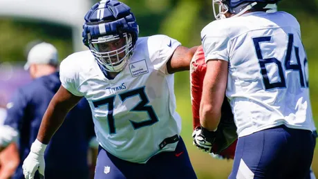 Titans sign Justin Murray to 53-man roster, put Mike Brown and