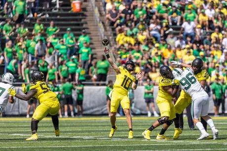 Bo Nix throws for 3 TDs as No. 15 Oregon dominates in 81-7 win