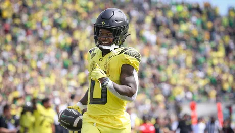 Bo Nix throws for 3 TDs as No. 15 Oregon dominates in 81-7 win