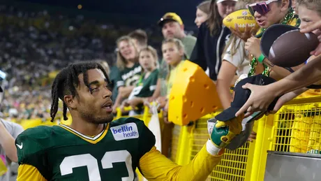 Fans Are Loving Aaron Jones' Pregame Outfit Tonight - The Spun: What's  Trending In The Sports World Today