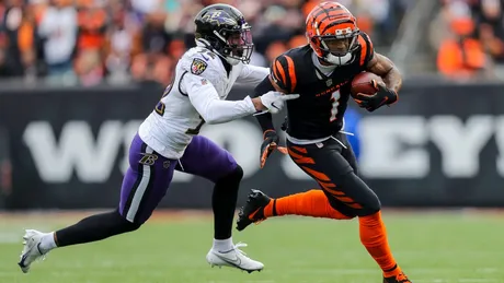 Baltimore Ravens defensive tackle Broderick Washington (96) warms up before  an NFL football game against the New Orleans Saints, Monday, Nov. 7, 2022,  in New Orleans. (AP Photo/Tyler Kaufman Stock Photo - Alamy