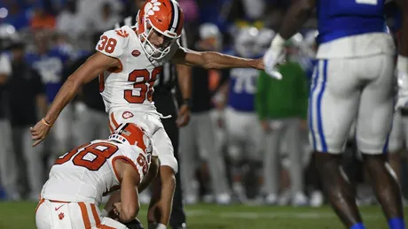 Robert Gunn III Signs National Letter of Intent With Clemson - Sports  Illustrated Clemson Tigers News, Analysis and More