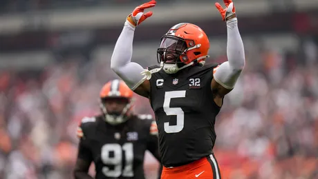 Myles Garrett, Browns' defense devour Titans, 27-3 – News-Herald