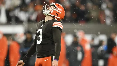 Deshaun Watson runs for TD, Browns bottle up Joe Burrow in 24-3