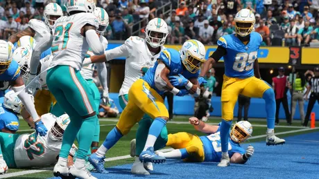 Dolphins' McDaniel shows his evolution as coach; Marino gets some credit  for win