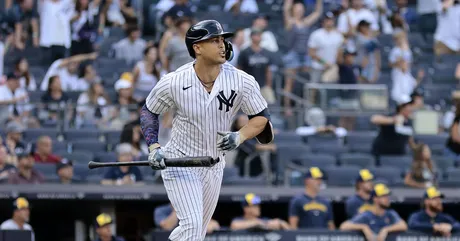 This Day in Yankees History: Derek Jeter reaches another milestone -  Pinstripe Alley
