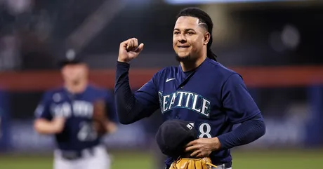 Bryan Woo wins homecoming as Mariners blank A's 5-0 to move closer