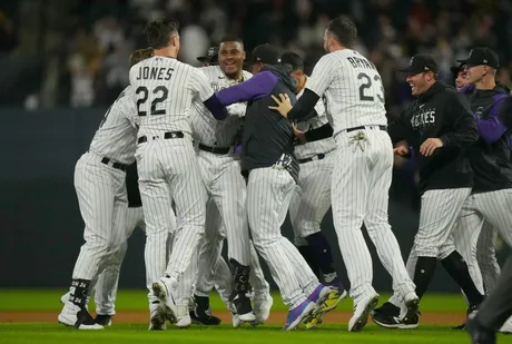 Giants flirt with no-hitter before falling to Rockies 3-2