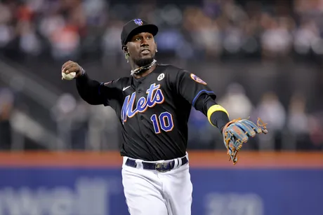 Mackey Sasser Coaches Kids at Shea Stadium - Mets History