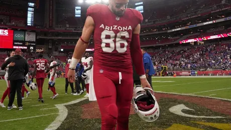 New York Giants linebacker Kayvon Thibodeaux (5) watches replay against the Arizona  Cardinals during the first half of an NFL football game, Sunday, Sept. 17,  2023, in Glendale, Ariz. (AP Photo/Rick Scuteri