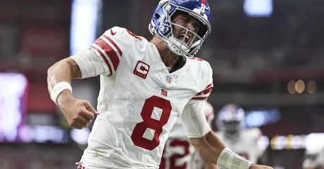 Daniel Jones throws for 321 yards, Giants rally from 21-point