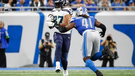 NFL referee goes viral for his HILARIOUS exchange with Seattle Seahawks  quarterback Geno Smith during their game with Detroit Lions