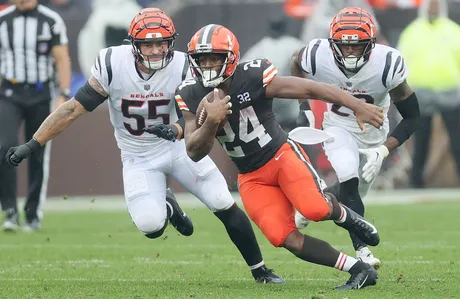 Deshaun Watson rattled; negative plays torment Browns in