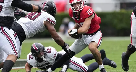 Former teammates, numerous others saddened after Nick Chubb's injury