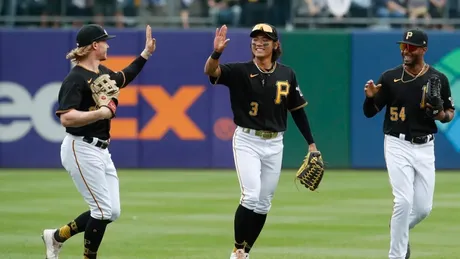 Pirates rally from 9-run deficit for incredible comeback win over Reds