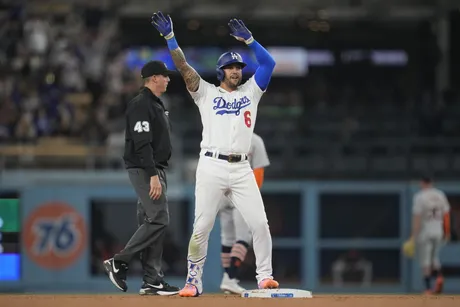 Crawford homers, Kelenic drives in two to back Castillo's win as Mariners  beat A's 7-2, Associated Press