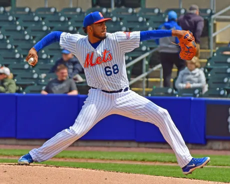 Mets hang on to edge Phils in doubleheader opener