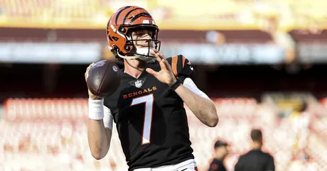 Bengals elevate QB Reid Sinnett, TE Tanner Hudson to active roster