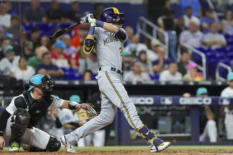 Christian Yelich powers up as Brewers explode to clinch playoff berth 