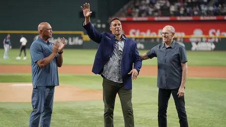 Rangers great Juan Gonzalez returns to Arlington for first time since  retirement