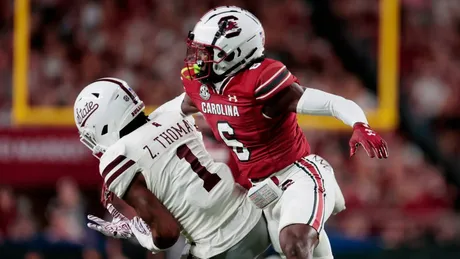 Dawn Staley dons Alshon Jeffery jersey as South Carolina retires No. 1