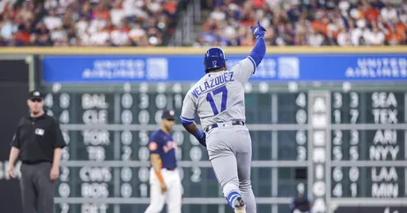 Tipsheet: Cueto finally pays off for surging Royals