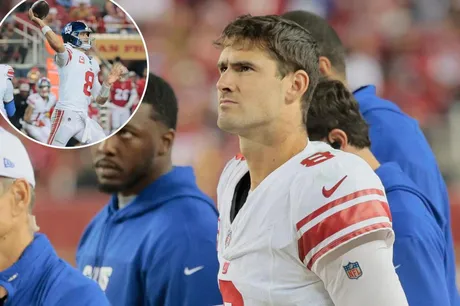 Daniel Jones gets grilled by fans after Giants QB fumbles ball vs. Seahawks  on MNF: Dumbest QB in the league