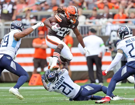 Kareem Hunt Shows Love to Nick Chubb With Pregame Outfit in 2023