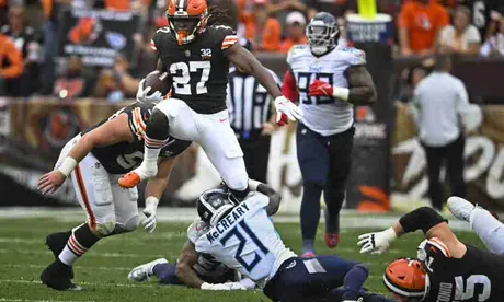 Kevin Stefanski awards Browns game ball to Nick Chubb in stirring