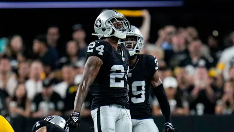 Davante Adams hauls in two touchdowns in Raiders 23-18 loss