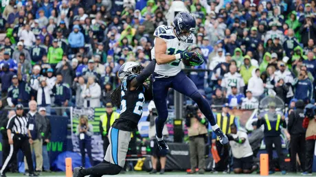 Ian Eagle marvels over Seahawks player's promotional photo