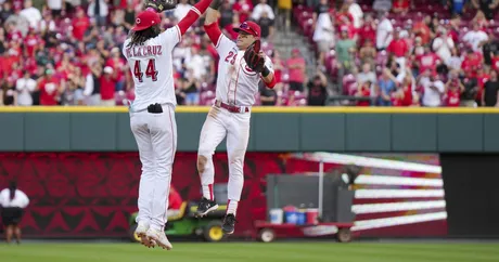 Reds bounce back from meltdown, rally past Pirates 4-2 in Votto's