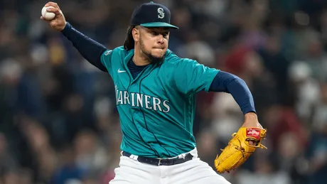 Listless Mariners fall to Astros as playoff hopes take a hit