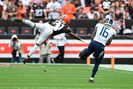 BROWNIES & FROWNIES: Browns' defense stifles Titans 27-3 - Dawgs