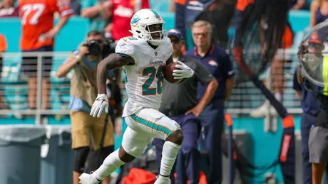 Mostert, Achane score 4 TDs each as Dolphins hang 70 in historic win vs.  Broncos